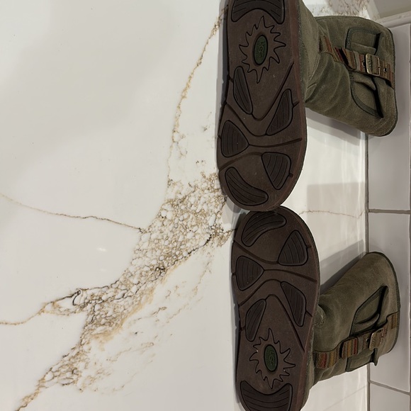 Green Ugg Collection boots - Picture 7 of 7